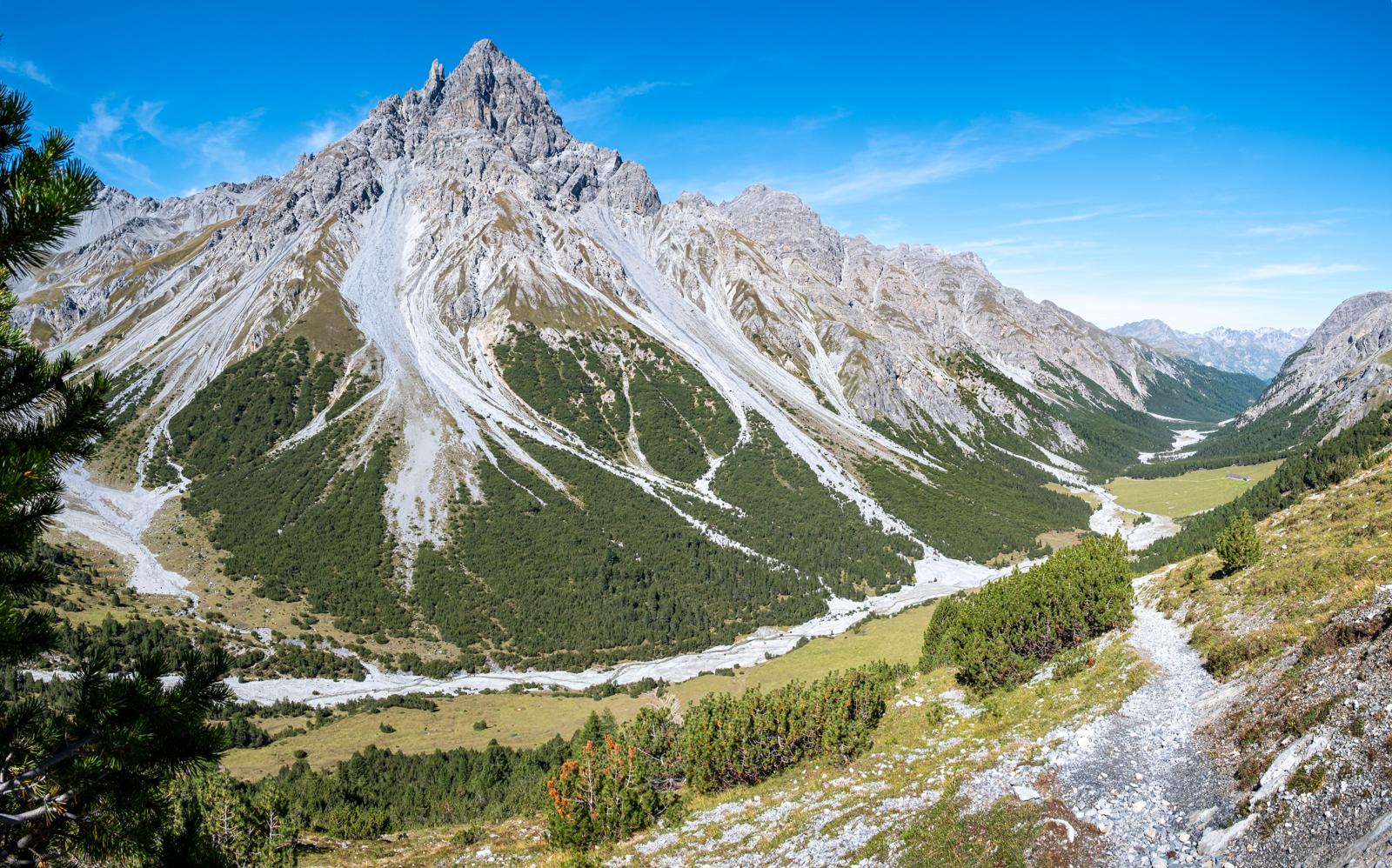Hinunter ins Val Plavna